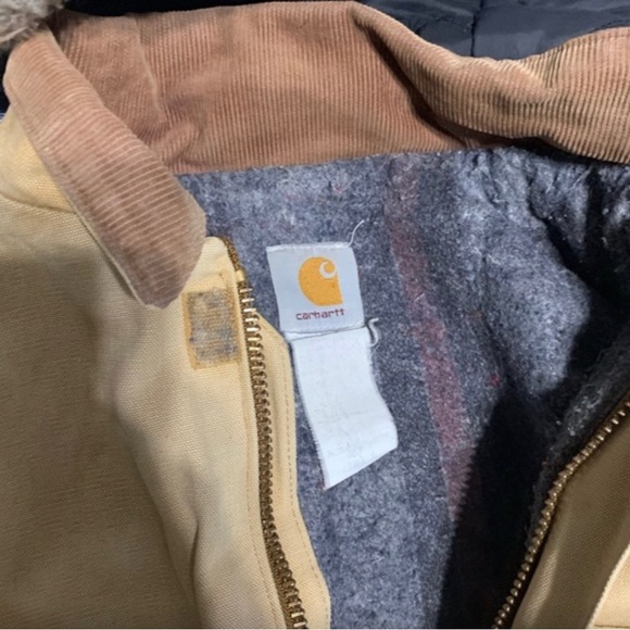Vintage Blanket-Lined Carhartt Distressed Jacket. - Picture 2 of 4